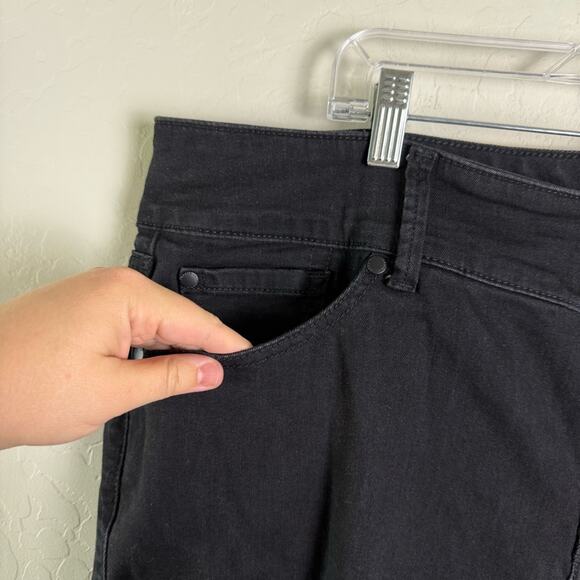 Torrid Black Bermuda Jegging Super Soft High-Rise Short 22 14099019 - Picture 4 of 15